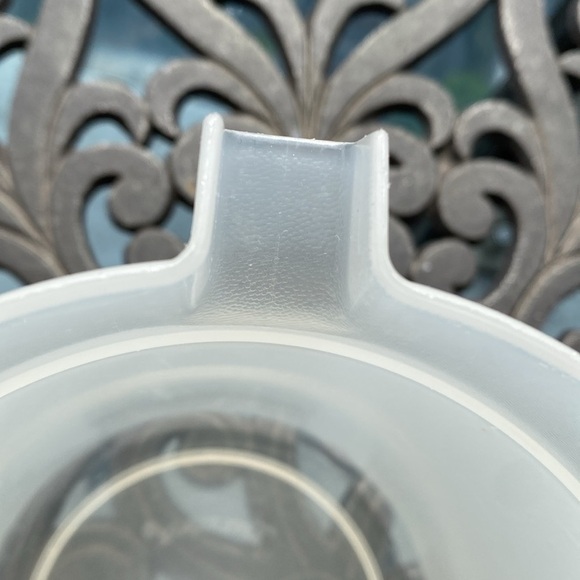 Tupperware - Small 1.5 Qt Pitcher With Push Button Lid - Picture 7 of 11